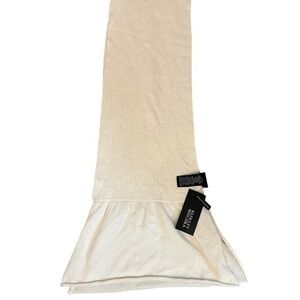 NWT Badgley Mischka Solid Ivory / Cream Floral Knit Wool Blend Scarf